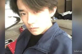 易烊千玺毕业照曝光，却意外火了同班女生，这不是奶茶妹妹吗视频封面