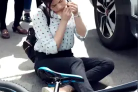 四万八的自行车撞上比亚迪，小伙你可真够倒霉的！视频封面