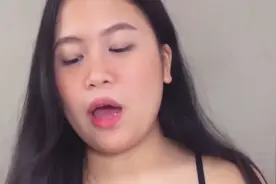 大圆脸妹子下定决心剪齐刘海，瞬间年轻了10岁，看着挺可爱的！