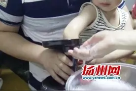 榨汁机转着男童好奇伸手 消防破拆机器后成功救出图片