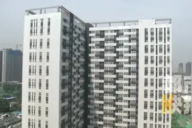 西安曲江2.89元/㎡的公租房 大学生高温下排一公里长队“抢”视频封面