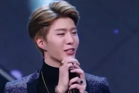 范丞丞送粉丝破520万福利，自曝跳舞把裤子跪脏了视频封面