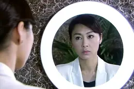 女友工作上见到我前女友，莫名的自己跟她对比，回来跟我发脾气