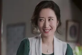 依蓓长大了，跟着大伯母学刺绣，大伯母却不知道她就是依蓓