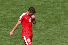 波兰瑞士点球大战回顾：扎卡罚丢图片