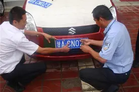 新车是否能挂旧车的牌照上路？图片