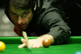 奥沙利文左右开弓秀极限杆法之高难度清台图片