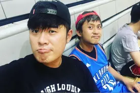 陈赫邓超打篮球 自拍卖萌与啦啦宝贝嗨翻天图片