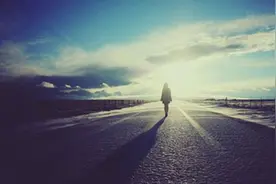 不想再见面的时候，仍是恍如隔世图片