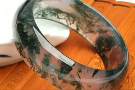 玛瑙中的“花花公子”水草玛瑙，你知道该怎样去鉴别吗？图片