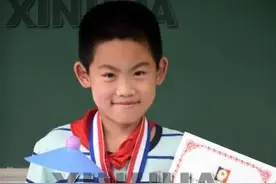 大厂县9岁小学生发明“磁悬浮旋转餐桌”图片