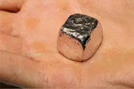 新发现的陨石！全球最贵的石头图片