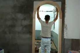 请师傅现场做个弧形门套，人工300，大家觉得怎样？