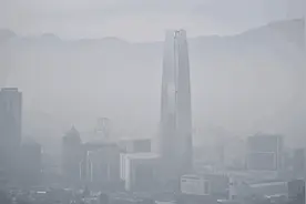 PM2.5侵袭智利首都圣地亚哥市 4成机动车限行图片