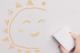 黑斑、涂鸦、脚印、蚊子血......白色墙壁脏了如何清洁？图片