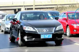 为什么国人买新车爱系上红布条？除了吉祥还有这个寓意！图片