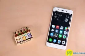 它是国内第一款曲面屏神机 却仍被指厂妹专供图片