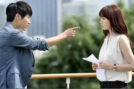 参加前女友婚礼安静地递上大红包后，他们在闹离婚了图片