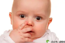 为图省事，妈妈这样给宝宝剪指甲，没想到却造成了不小的麻烦图片