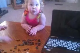 国外熊孩子的恶搞技能太强大了，中国的孩子还在乖乖做作业呢图片