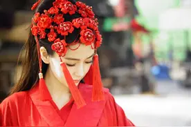 AngelaBaby《微微一笑很倾城》红裙惊艳，网友：太美了图片