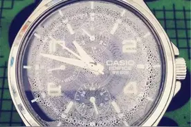 进水后不及时处理，可能你的手表就废了！图片