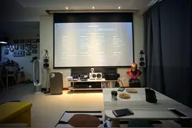 肌肉男神打造钢铁侠影院！一个极有参考价值的客厅影院和专业书房图片