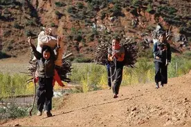 为什么农村孩子早当家？原来是城里娃儿太娇气，你觉得呢图片