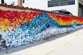 随手丢弃塑料瓶也可以装扮生活图片