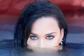 水果姐霸气蝉联冠军，戳爷衣衫半解、有颜任性！图片