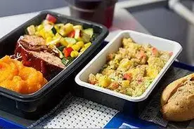 飞机餐这么难吃有没有人管管啊！图片