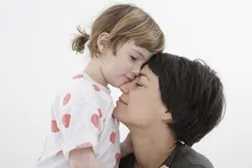 8岁女儿失踪！躲在自家衣柜哭泣，原因竟是父亲...图片