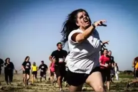 跑马的时候可能会发生的糗事，女生们要注意~图片