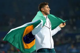 田径——男子撑杆跳高：巴西选手达席尔瓦夺冠图片