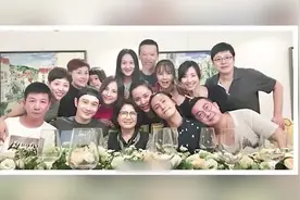 陈坤晒北电同学聚会，黄晓明何琳等人现身，与老师亲密合影视频封面