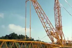 超大型吊车安装过程，原来是这样安装的，这次看明白了