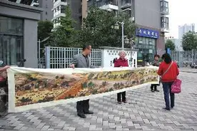 汉中大妈情迷十字绣 5年绣出6米长“清明上河图”图片