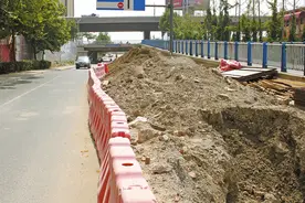 济南小清河南路东环码头段渣土裸露图片