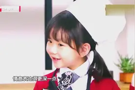 杨钰莹跟小女孩七七唱《甜蜜蜜》律动好听 声音纯真 太可爱了！