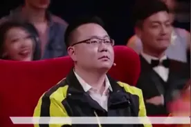 外卖小哥给医院送餐做兼职打针陪练，小品《帮我练练手》真搞笑视频封面