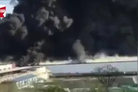 西安方欣海鲜市场大火黑烟弥漫，网友：半个西安的天都黑了视频封面