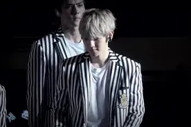 边伯贤有点过度活跃 和吴世勋形成鲜明对比