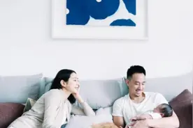 余文乐前女友吴雨霏产后首曝光晒全家温馨合影视频封面