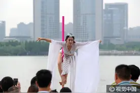 合肥景区上演千姿百媚钢管舞，秀出精湛技艺图片