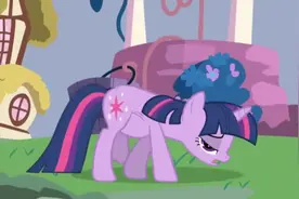 小马宝莉：紫悦第一次见到云宝时可真够倒霉的，还被换了个发型