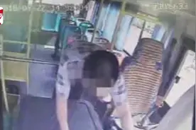男子坐过站下车遭拒绝，竟狂扇公交司机耳光视频封面