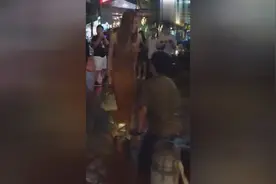 男子求女友不要走 女子：你给我买过爱马仕包包吗?图片