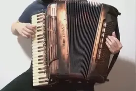 手风琴版《加勒比海盗》主题曲《He's a Pirate》，大气磅礴！