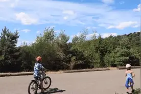 孙俪带孩子旅游，等等小花入画超有爱，邓超醋言：可惜没有我