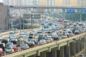 堵车别堵心 被吐槽的昆明交通图片